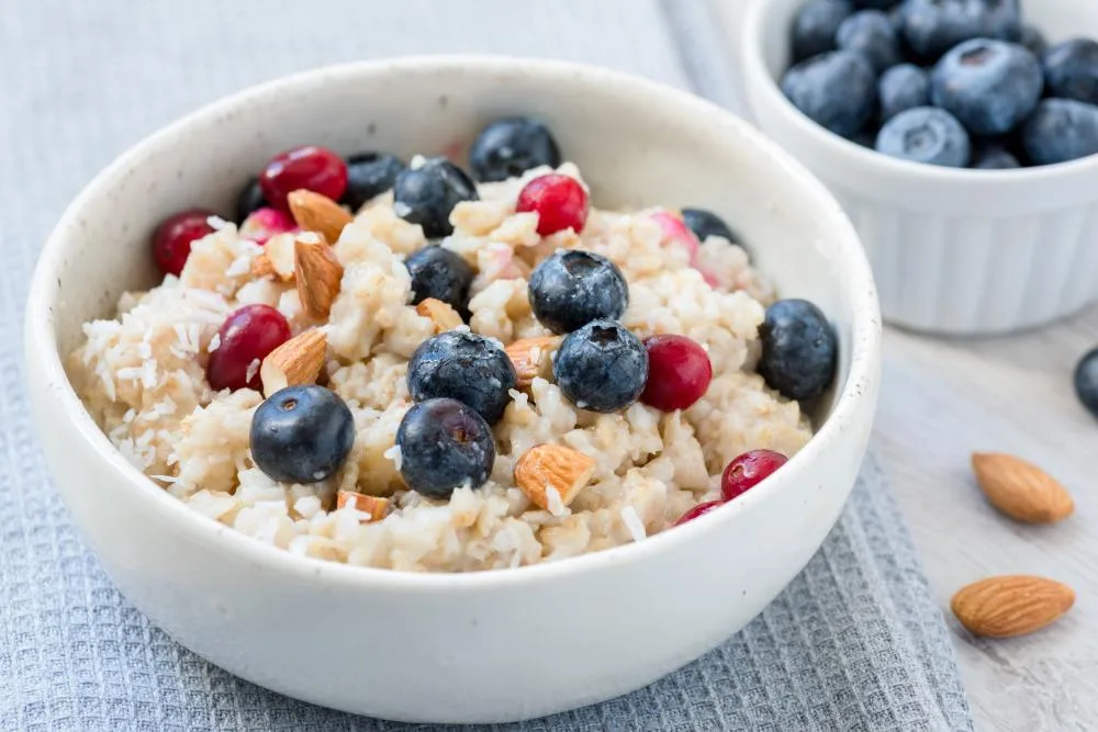 Oatmeal keeps hunger pangs at bay while boosting metabolic rates