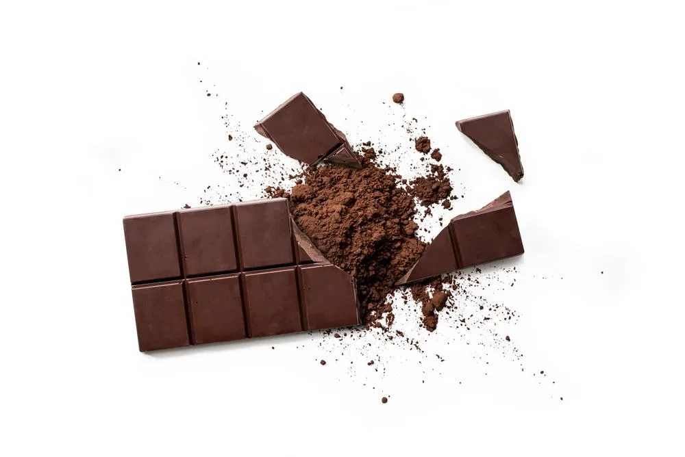 A moderate consumption of dark chocolate has been observed to significantly decrease body weight