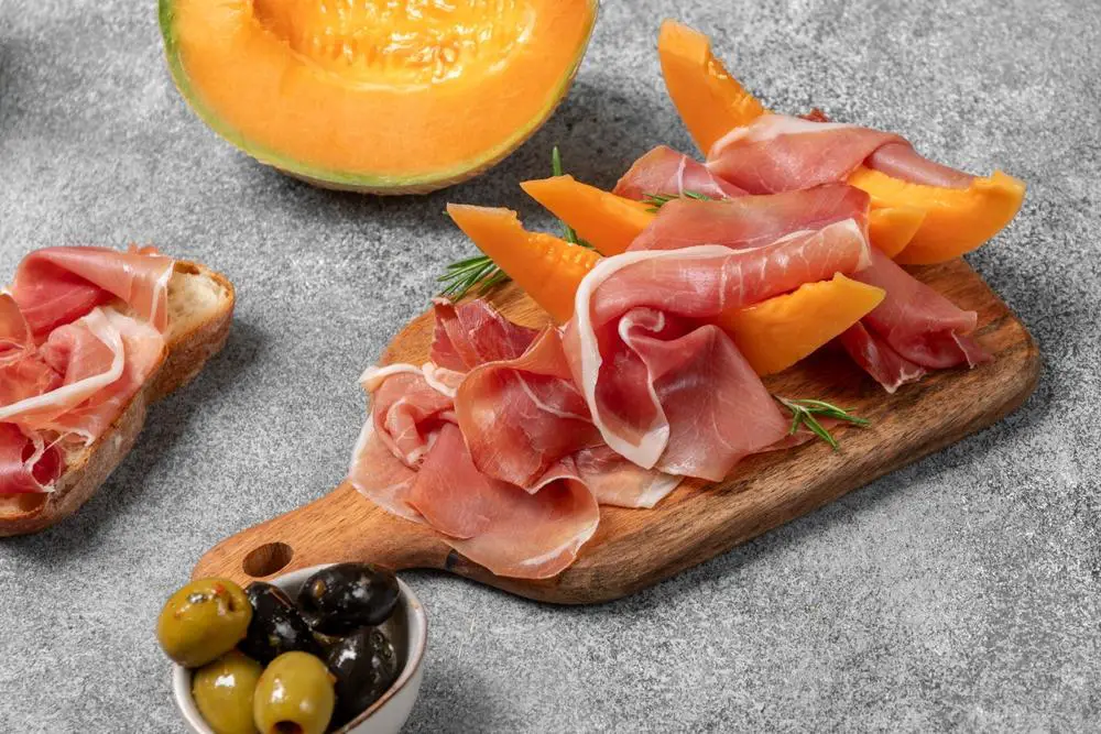 Prosciutto ham is high in protein which combines well with the fiber content of cantaloupe.