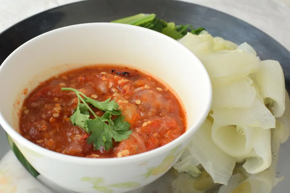 Charred salsa is a very low-calorie snack that is both delicious and nutritious.