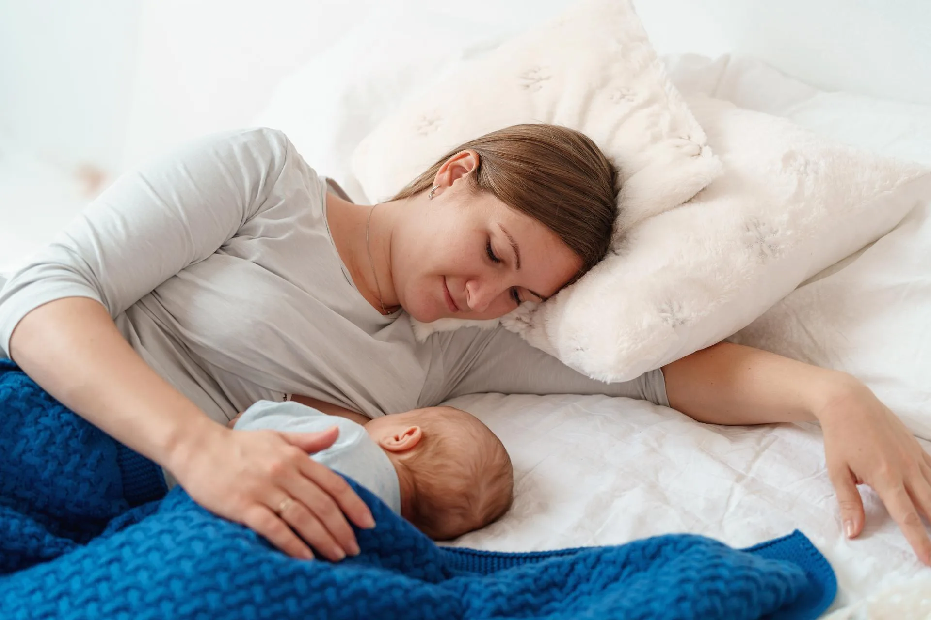 Side-lying position for breastfeeding