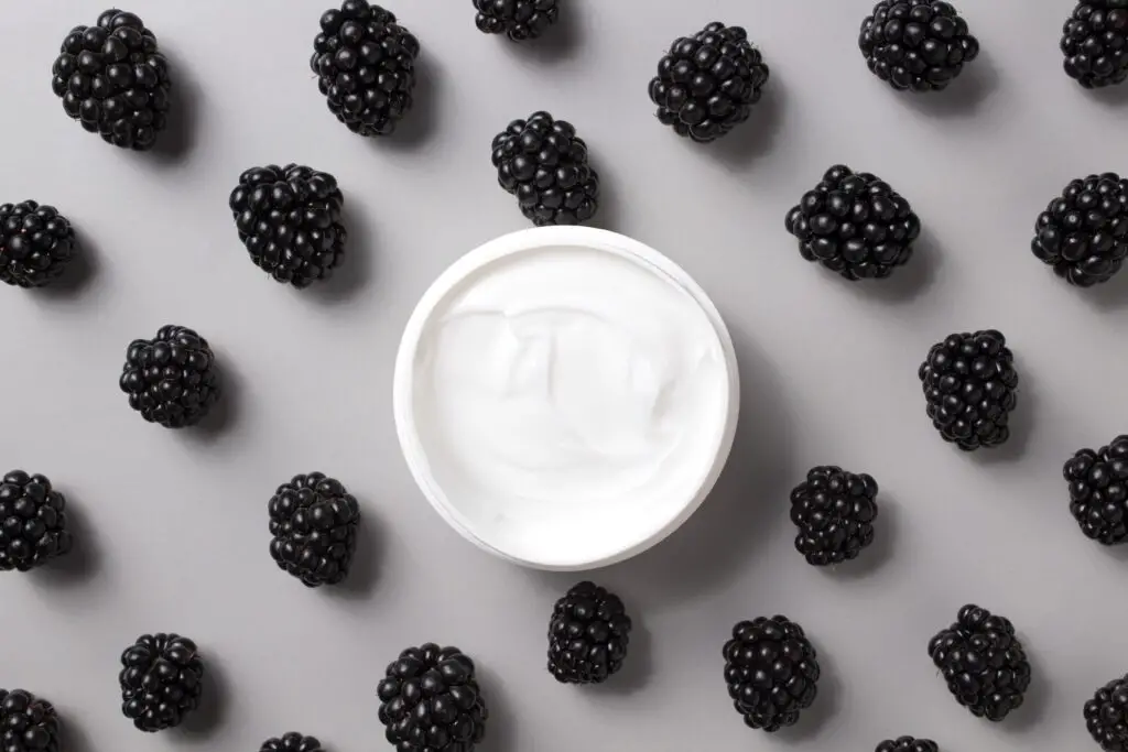 blackberries are rich in essential minerals, fibers, vitamins, and antioxidants